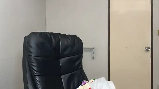 Snapshot of SassyJessi chatting on November 21, 4:11 am SassyJessi online show from November 21, 4:11 am