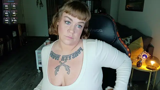 Snapshot of WendyDarling chatting on October 1, 8:15 pm WendyDarling online show from October 1, 8:15 pm