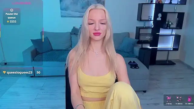 Snapshot of AleksaBlonde chatting on February 9, 11:36 am AleksaBlonde online show from February 9, 11:36 am