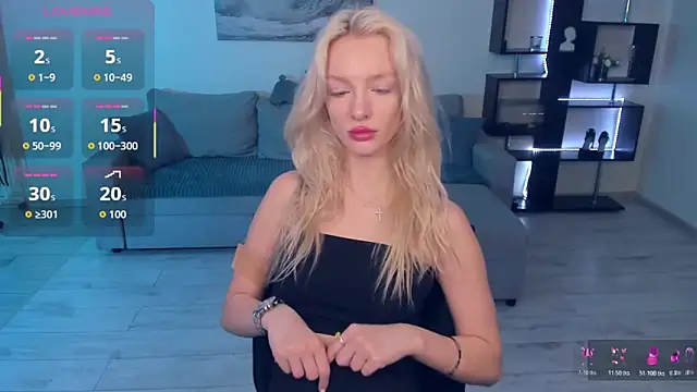 Snapshot of AleksaBlonde chatting on March 2, 11:06 am AleksaBlonde online show from March 2, 11:06 am