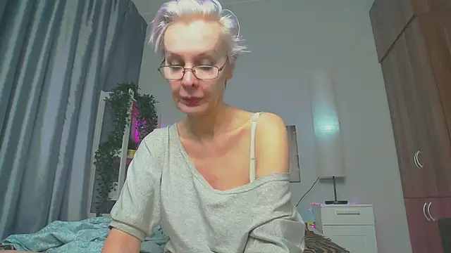 HelgaHimmell online show from March 1, 9:40 am