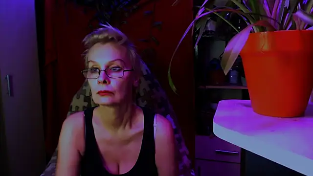 HelgaHimmell online show from March 27, 6:07 pm