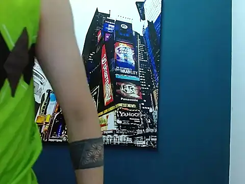 Snapshot of Airon_Blade chatting on December 15, 1:46 am Airon Blade online show from December 15, 1:46 am