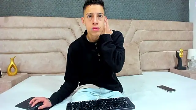 Snapshot of thiago19s chatting on June 22, 12:35 pm thiago19s online show from June 22, 12:35 pm