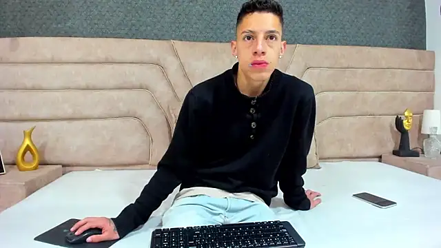 Snapshot of thiago19s chatting on July 2, 12:33 pm thiago19s online show from July 2, 12:33 pm