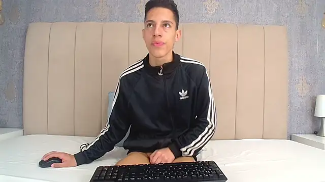 Snapshot of thiago19s chatting on July 16, 12:44 pm thiago19s online show from July 16, 12:44 pm