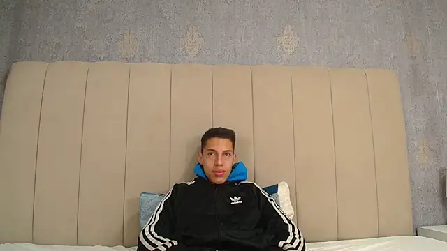 Snapshot of thiago19s chatting on July 28, 6:20 pm thiago19s online show from July 28, 6:20 pm
