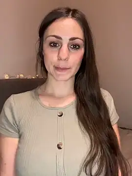 Snapshot of Loella-Rose chatting on January 1, 10:24 pm Loella-Rose online show from January 1, 10:24 pm