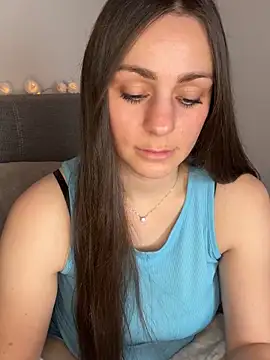 Snapshot of Loella-Rose chatting on February 9, 11:25 am Loella-Rose online show from February 9, 11:25 am