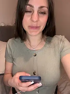 Snapshot of Loella-Rose chatting on March 9, 8:42 pm Loella-Rose online show from March 9, 8:42 pm