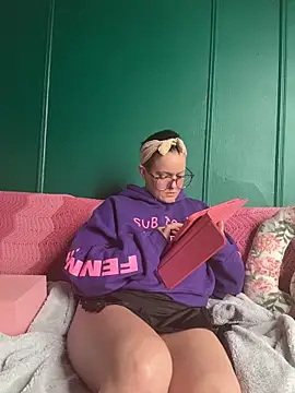 quinnmariexo online show from April 21, 6:23 pm