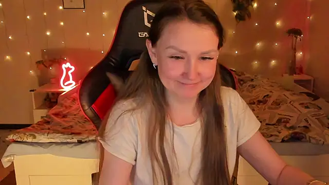 desperatehousewife   online show from April 3, 7:01 pm