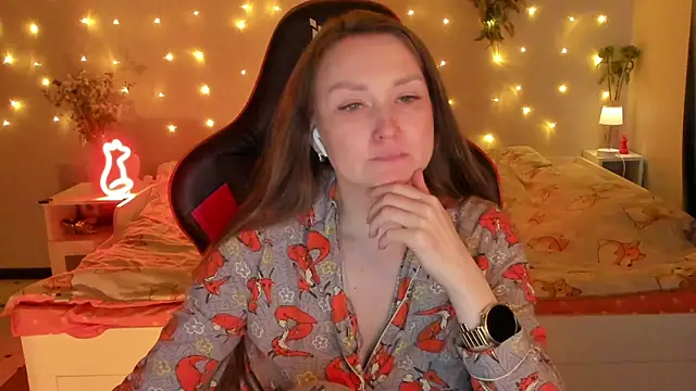 desperatehousewife   online show from July 6, 4:42 pm