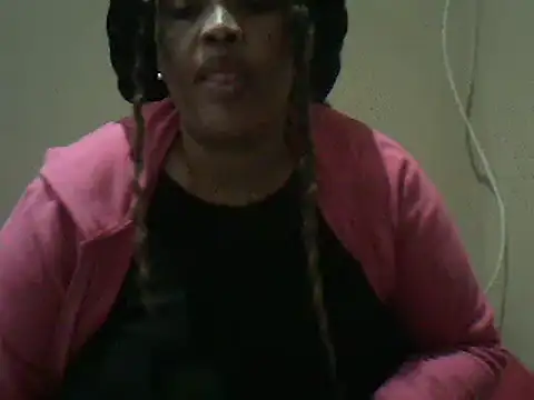 Snapshot of SexxyBoob chatting on June 9, 9:37 pm SexxyBoob online show from June 9, 9:37 pm