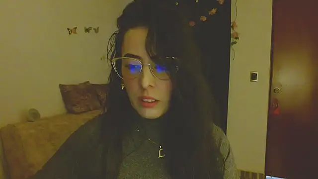 Snapshot of ella_peck chatting on May 17, 9:00 pm ella peck online show from May 17, 9:00 pm
