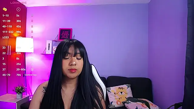 Snapshot of danny_goddess chatting on December 12, 3:32 am danny goddess online show from December 12, 3:32 am