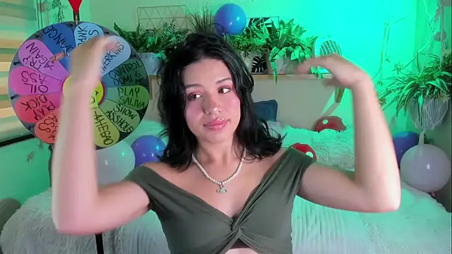 MiaaRose online show from December 3, 7:23 pm