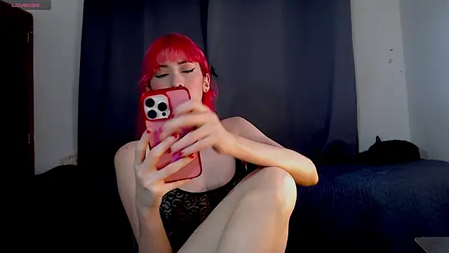 lanaturner  online show from December 5, 11:40 pm