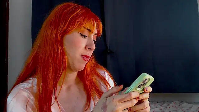 lanaturner  online show from December 19, 7:18 am