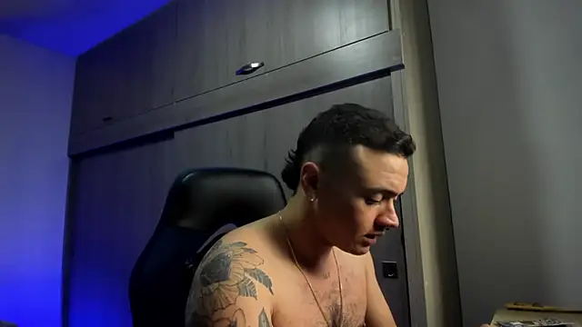 male pussy online show from December 4, 9:23 pm