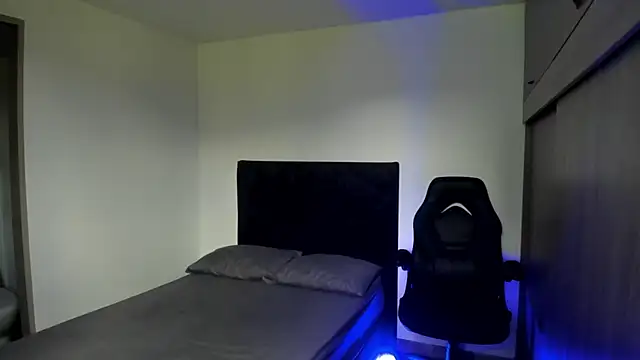 male pussy online show from April 25, 4:37 pm