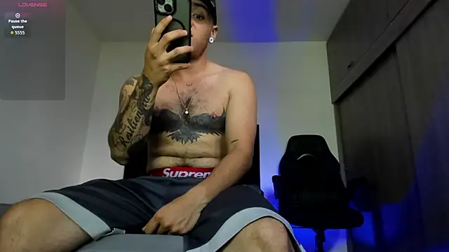 Snapshot of male_pussy chatting on April 26, 5:21 pm male pussy online show from April 26, 5:21 pm
