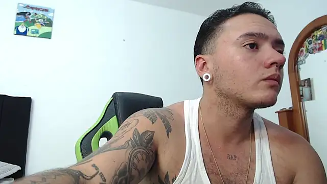 Snapshot of male_pussy chatting on May 28, 12:19 am male pussy online show from May 28, 12:19 am