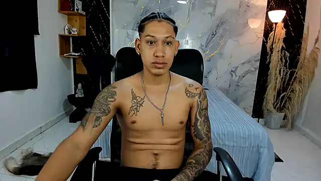 Snapshot of slim_master12 chatting on August 5, 5:27 pm slim master12 online show from August 5, 5:27 pm