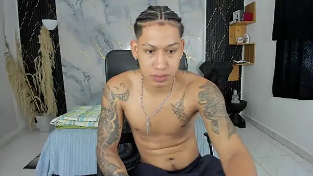 Snapshot of slim_master12 chatting on August 6, 2:52 pm slim master12 online show from August 6, 2:52 pm