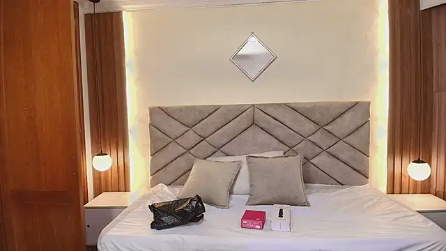 Raquel jones online show from March 15, 12:00 pm