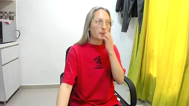 Adele johnsonn1 online show from December 18, 3:44 pm