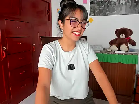 Isabellaa22 1 online show from December 4, 5:00 pm