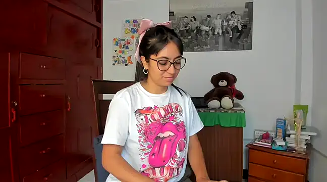 Isabellaa22 1 online show from December 23, 1:45 pm