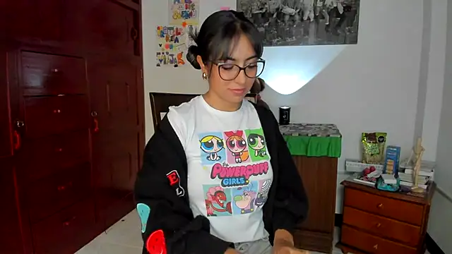 Isabellaa22 1 online show from January 3, 8:43 pm