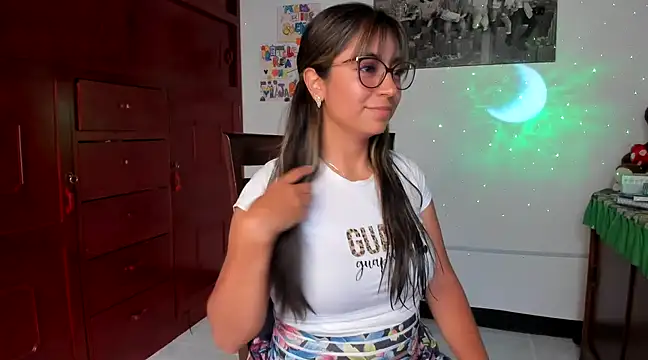 Isabellaa22 1 online show from February 3, 8:13 pm