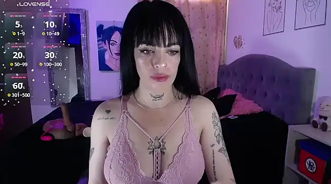 Snapshot of violett_honney chatting on January 12, 8:47 pm violett honney online show from January 12, 8:47 pm