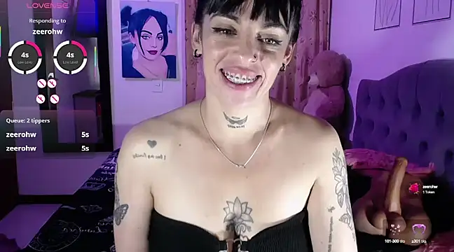 Snapshot of violett_honney chatting on March 13, 6:26 am violett honney online show from March 13, 6:26 am