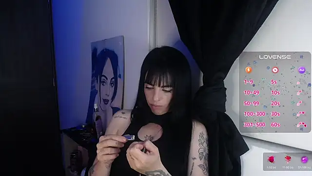 Snapshot of violett_honney chatting on June 8, 1:28 am violett honney online show from June 8, 1:28 am