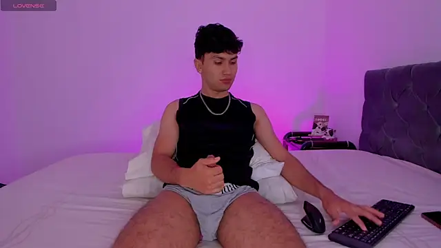 Valerio James7 online show from February 14, 12:57 pm