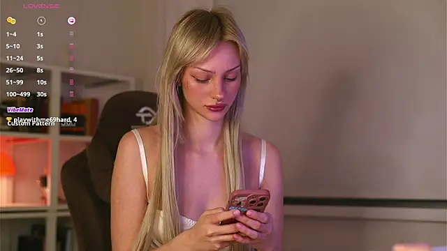 BabeHolly online show from October 9, 9:35 pm