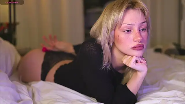 BabeHolly online show from October 28, 1:20 am