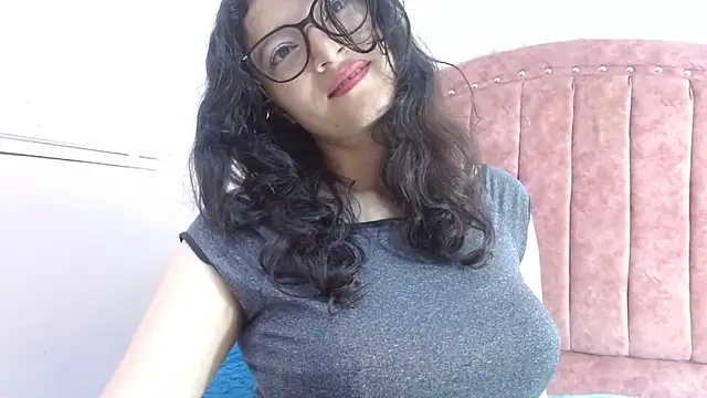 Snapshot of lunazulsj chatting on January 18, 1:40 pm lunazulsj online show from January 18, 1:40 pm