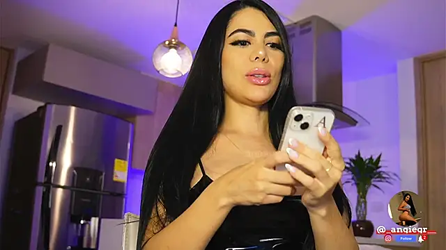 Snapshot of AnnaTaylor1 chatting on February 3, 12:04 am AnnaTaylor1 online show from February 3, 12:04 am