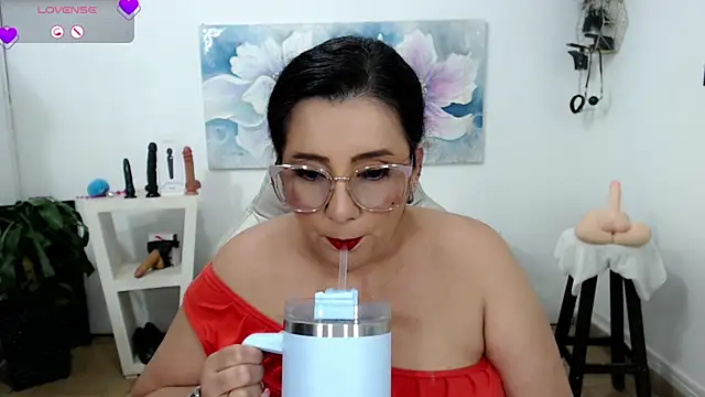 Snapshot of mom_hot__ chatting on February 10, 12:19 am mom hot online show from February 10, 12:19 am