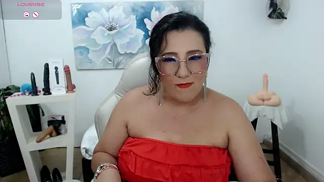 Snapshot of mom_hot__ chatting on March 9, 12:21 am mom hot online show from March 9, 12:21 am