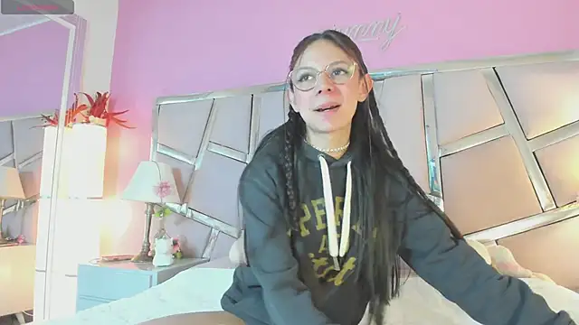 Bonniepark online show from April 14, 1:06 pm