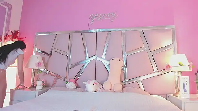 Bonniepark online show from April 23, 1:24 pm