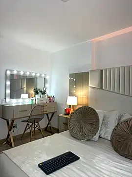  laura 02 online show from November 1, 8:22 pm