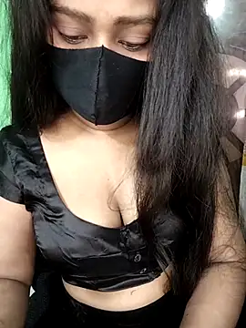 Idhika Paul online show from December 4, 3:21 pm