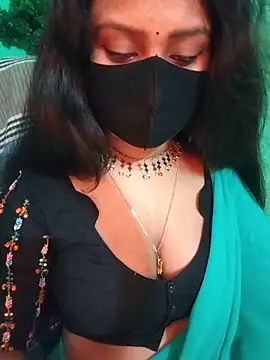 Idhika Paul online show from May 24, 8:47 pm